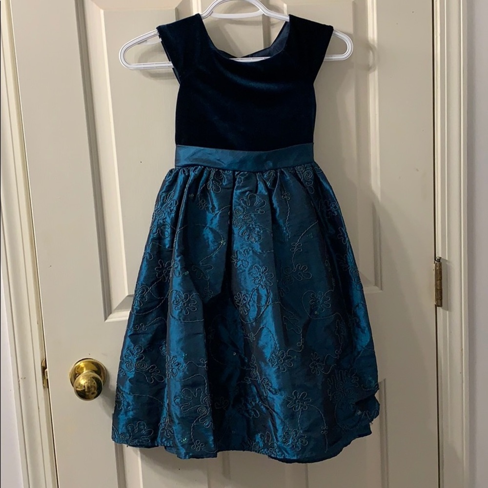 Girl’s velvet top dress